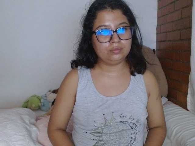 Lissyevans028 live cam on BongaCams
