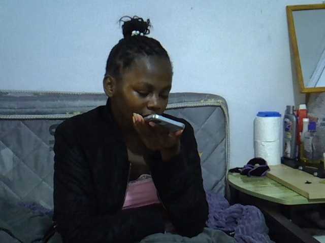 le modèle Sexybeiby1 est en webcam porno dans un show sur le site bongacams, il possède les tags suivants: Ebony,Brunette,Trimmed