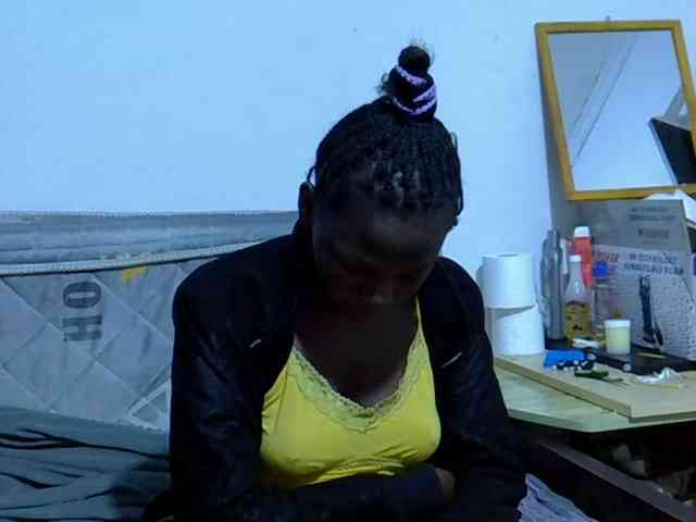 Sexybeiby1 webcam