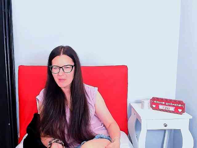 Model: NadiaAmore