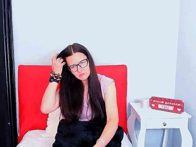 Model: NadiaAmore