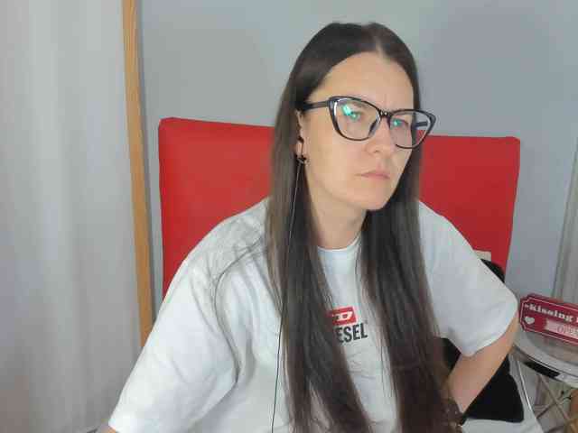 Model: NadiaAmore