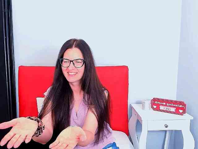 Model: NadiaAmore