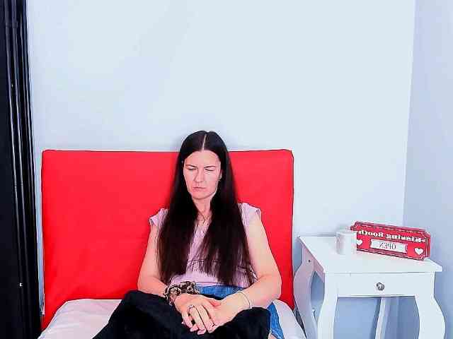 Model: NadiaAmore