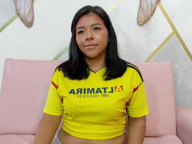 Luna-cruz live cam on BongaCams
