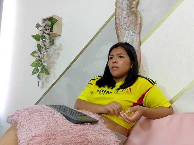 Luna-cruz live cam on BongaCams