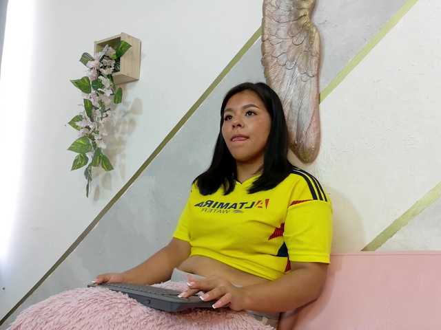 Luna-cruz live cam on BongaCams