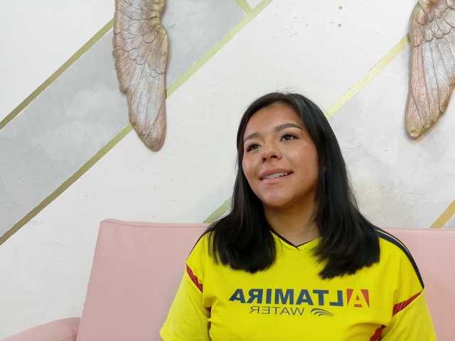 Luna-cruz live cam on BongaCams