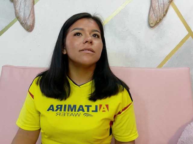 Luna-cruz live cam on BongaCams
