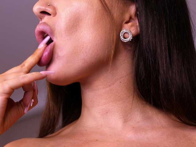 MirandaRaye live cam on BongaCams