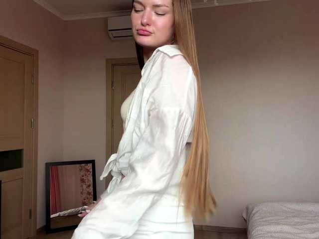 lizzzanatoo live cam on BongaCams