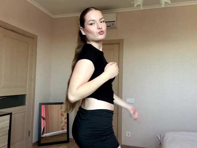 lizzzanatoo live cam on BongaCams