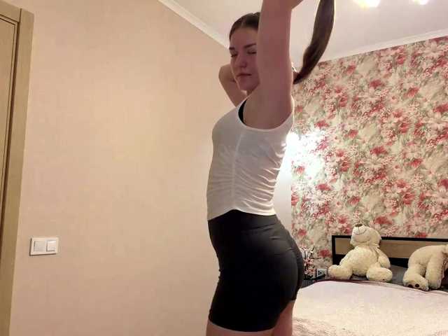 lizzzanatoo live cam on BongaCams