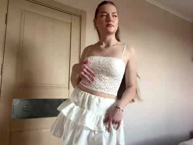 lizzzanatoo live cam on BongaCams
