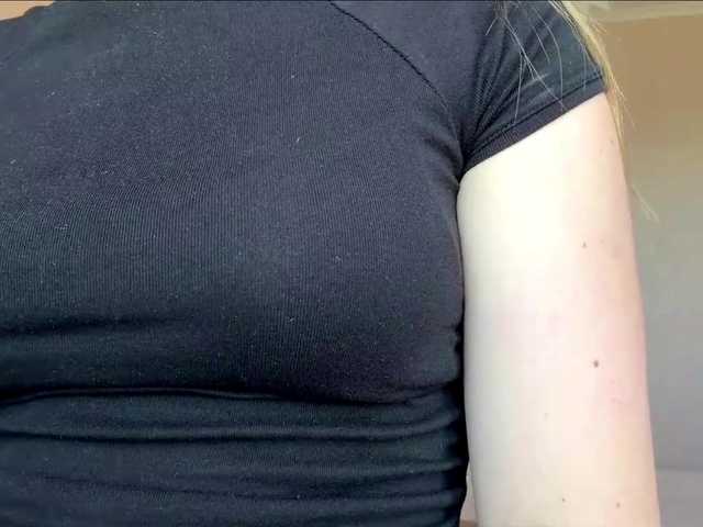 lizzzanatoo live cam on BongaCams