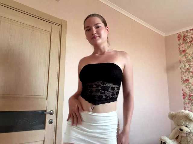 lizzzanatoo live cam on BongaCams