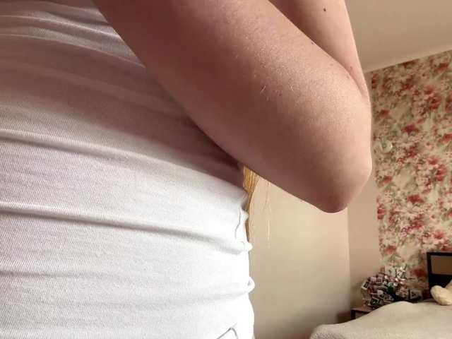 lizzzanatoo live cam on BongaCams