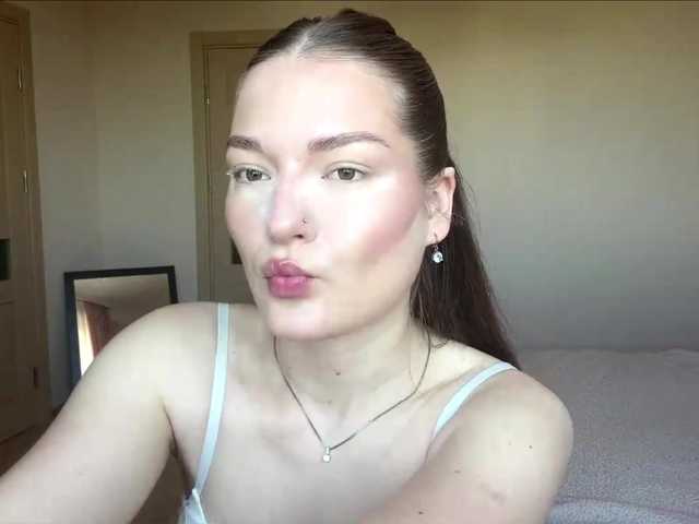 lizzzanatoo live cam on BongaCams