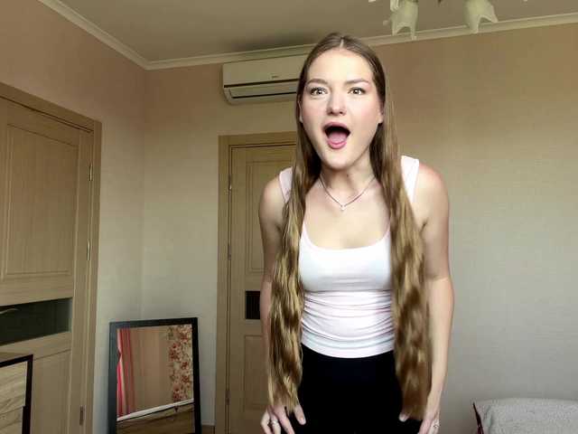 lizzzanatoo live cam on BongaCams