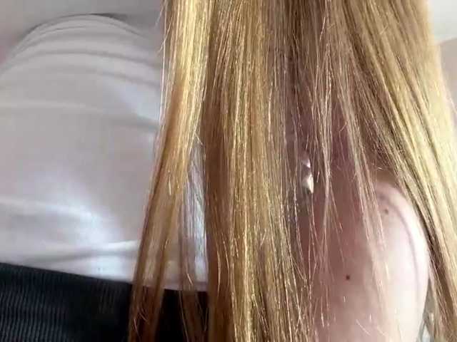 lizzzanatoo live cam on BongaCams