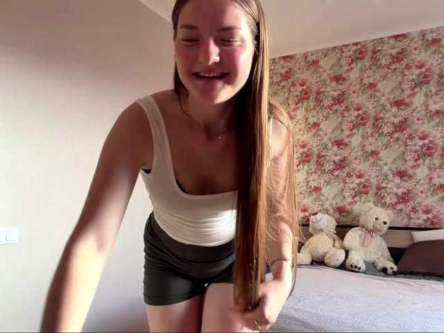 lizzzanatoo live cam on BongaCams