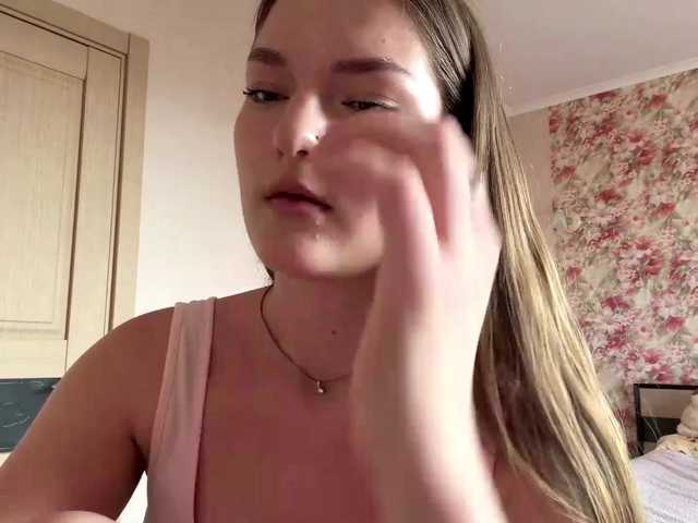 lizzzanatoo live cam on BongaCams