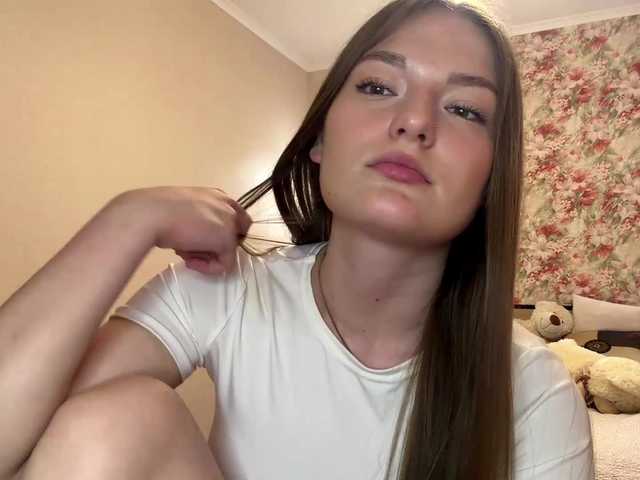 lizzzanatoo live cam on BongaCams