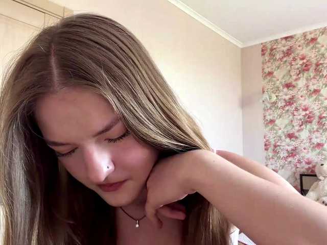 lizzzanatoo live cam on BongaCams