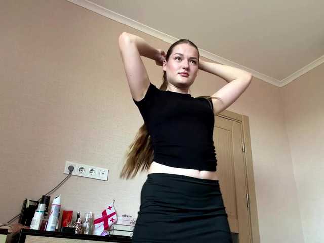 lizzzanatoo live cam on BongaCams