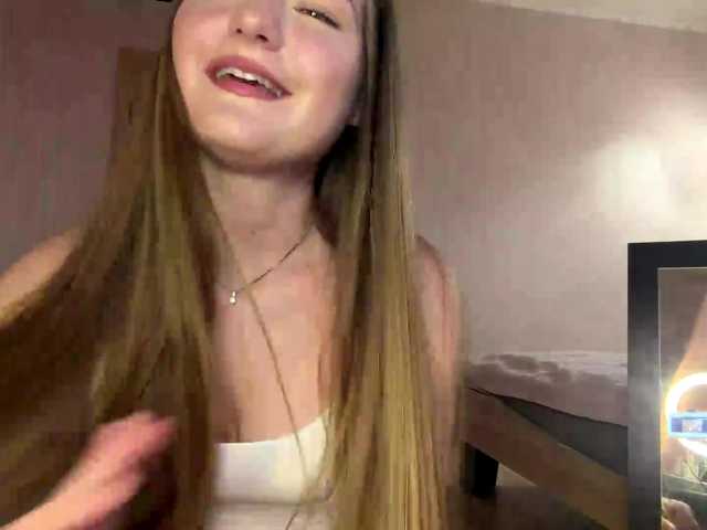 lizzzanatoo live cam on BongaCams