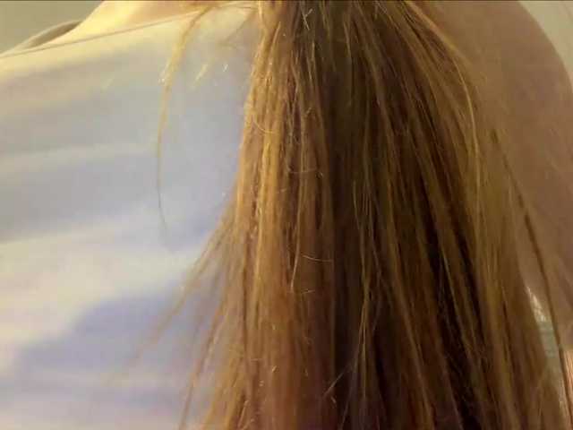 lizzzanatoo live cam on BongaCams