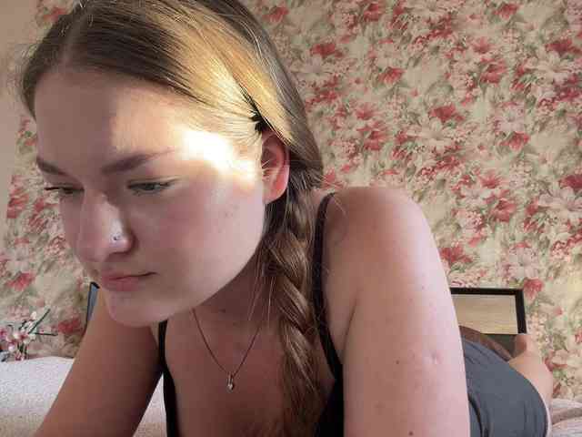 lizzzanatoo webcam