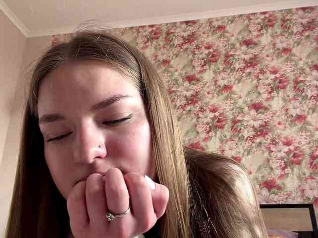 lizzzanatoo webcam