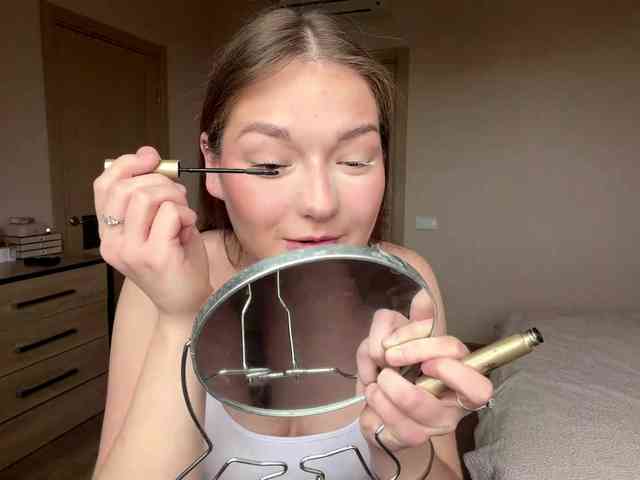 lizzzanatoo webcam
