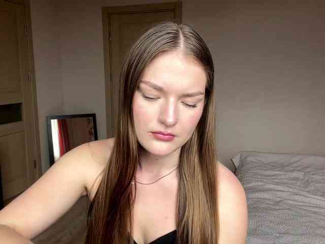 lizzzanatoo webcam