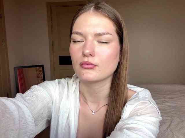 lizzzanatoo webcam