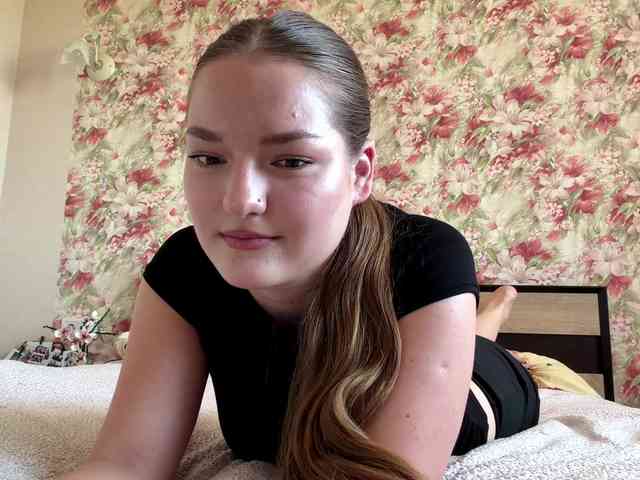 lizzzanatoo webcam