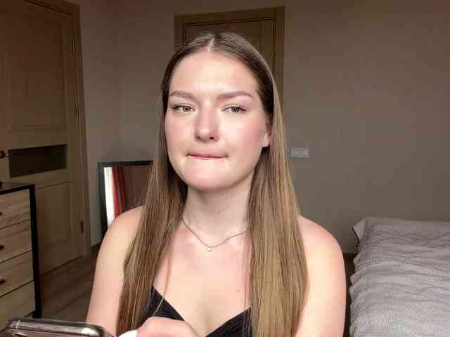 lizzzanatoo webcam