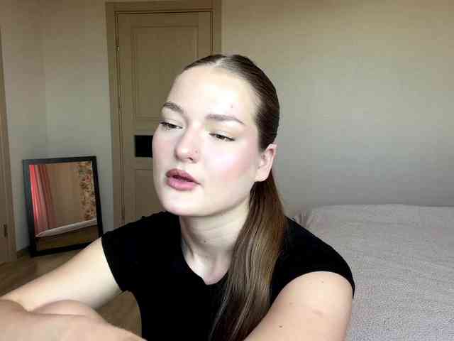 lizzzanatoo webcam