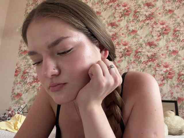 lizzzanatoo webcam