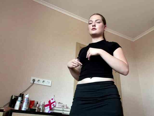 lizzzanatoo webcam