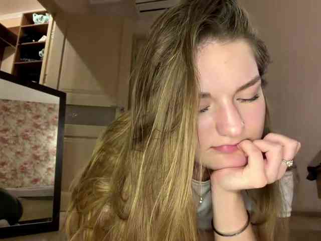 lizzzanatoo webcam