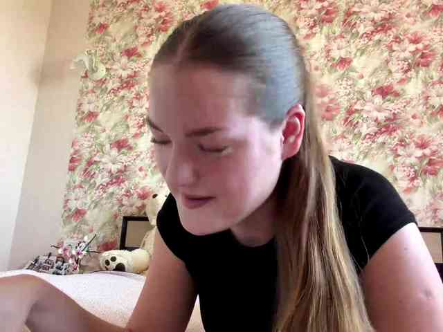 lizzzanatoo webcam