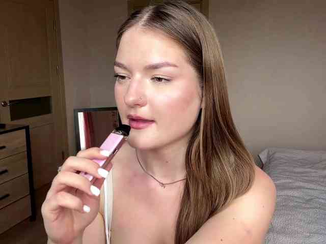 lizzzanatoo webcam
