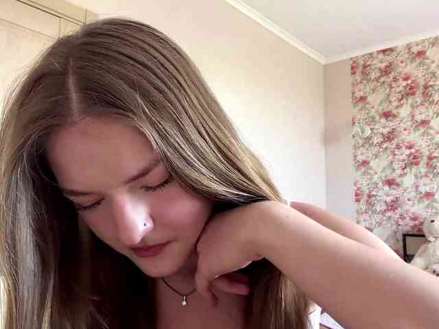 lizzzanatoo webcam
