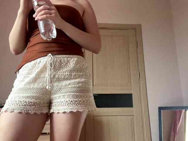 lizzzanatoo webcam