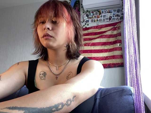 DignaRightnour live webcam show