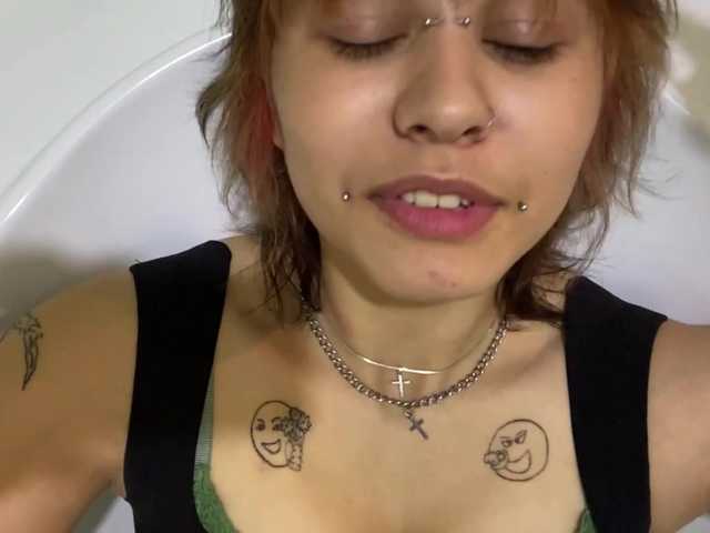 DignaRightnour live webcam show