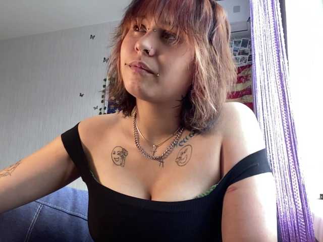 DignaRightnour live cam on BongaCams