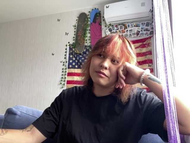 DignaRightnour live webcam show
